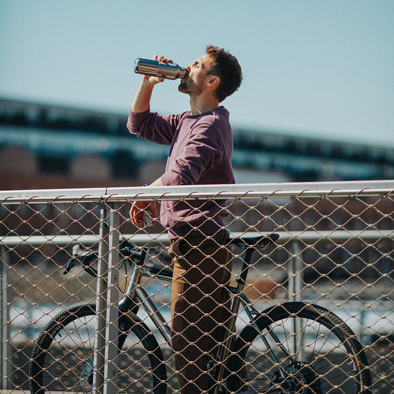 20oz-rise-reflect-with-bamboo-cap-l0 16oz_rise_reflect_man_bike_square.jpg