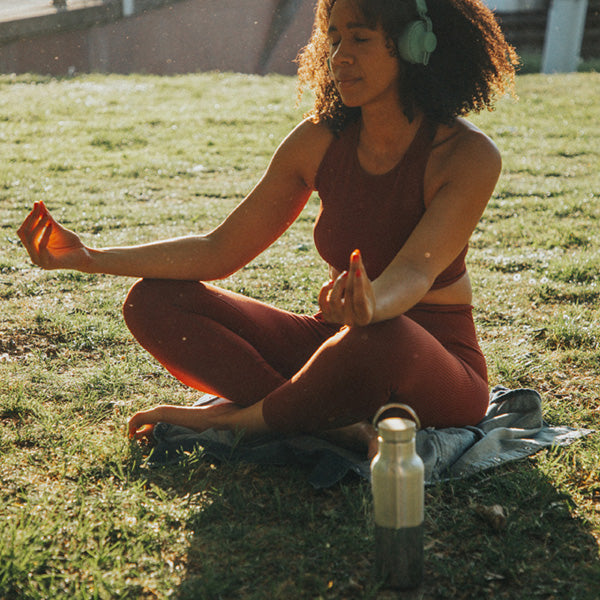 12oz-rise-reflect-with-bamboo-cap-n4 16oz_rise_reflect_yoga_park_headphones_square.jpg