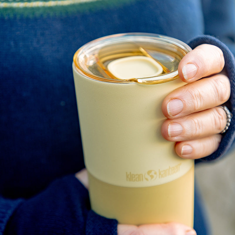 daily-on-the-go-set-c4 16oz_rise_tumbler_wax_yellow_closeup_hand_lid_square.jpg