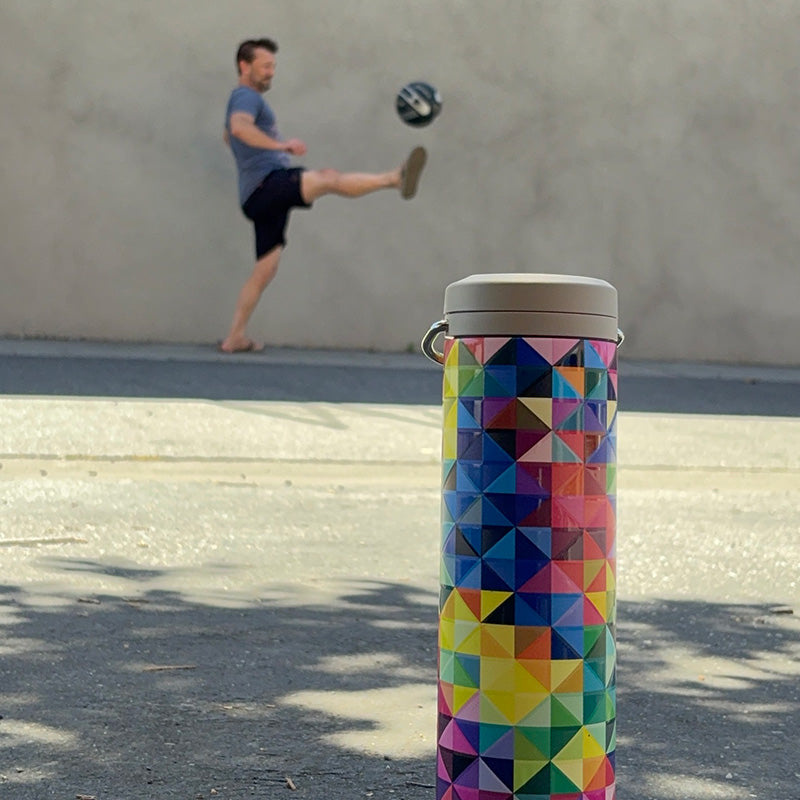 20oz-tkwide-with-twist-cap-mosaic-j3 20oz_tkwide_bottle_seasonal_mosaic_soccerball_player_square.jpg