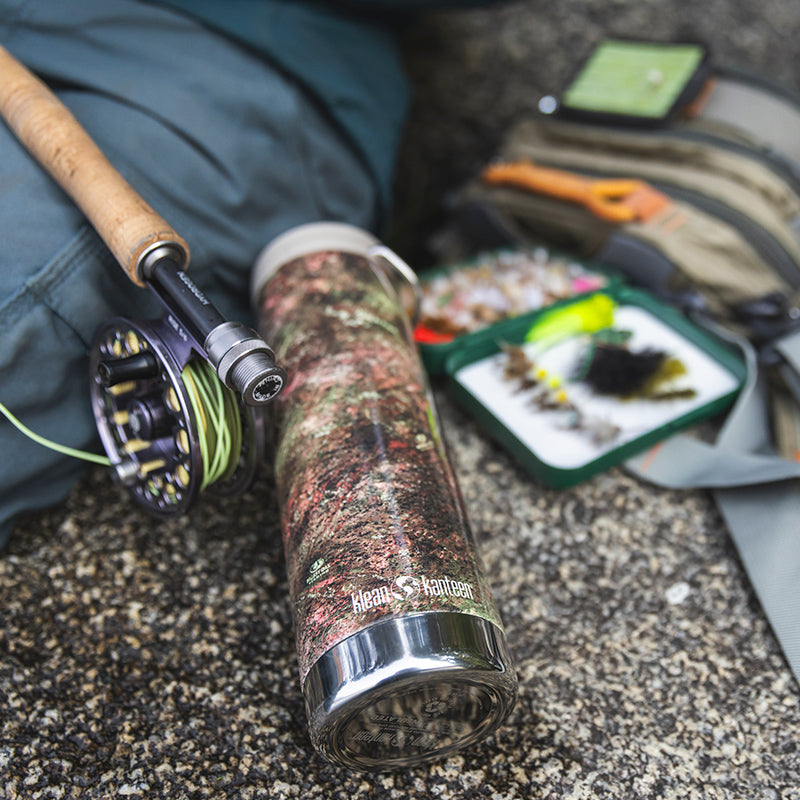 20oz-tkwide-with-cafe-cap-mossy-oak-p4 20oz_tumbler_mossyoak_rainbowtrout_flyfish_top_square.jpg