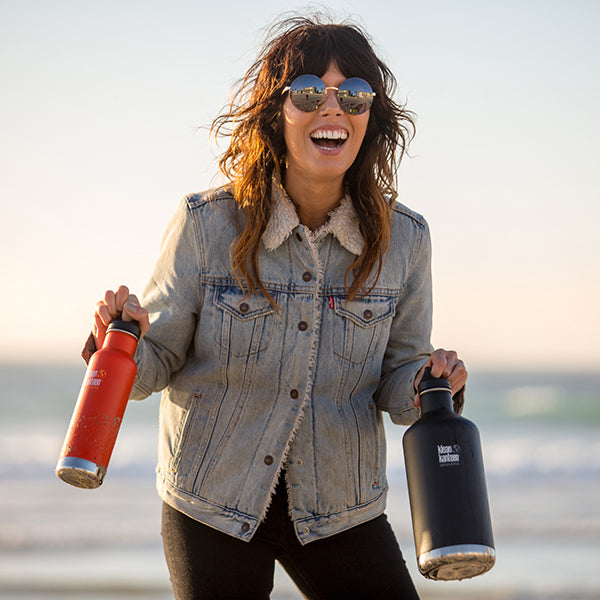 64oz-classic-with-loop-cap-g2 64oz_insulated_classic_black_beach_smile_square.jpg