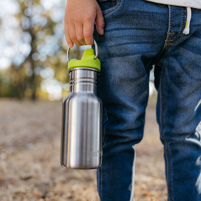 classic-kid-sippy-cap-v2 K12CNSIPPY-BS-kids_sippy_bottle_carry_lifestyle_f9e24b84-a0ae-465d-aad5-3c60c5592b7d.jpg