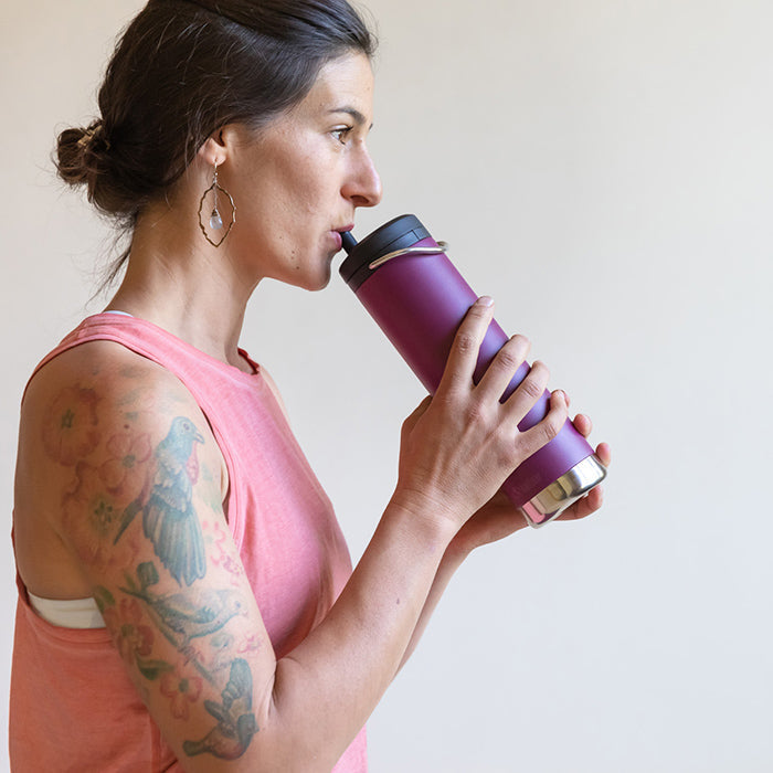 tkwide-twist-cap-with-straw-kit-l2 K20TKWPT-PP-T-TWIST-straw_cap_drinking_yoga_lifestyle_64bb08ca-98d0-4e89-83fd-b166cda65ccd.jpg