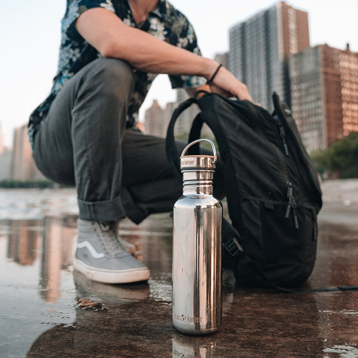 27oz-reflect-with-bamboo-cap-b6 K27SSLRF-MS-BAMBOO_reflect-bottle_city_lifestyle_ff882516-9bd8-49cf-b515-736a0a9c889f.jpg