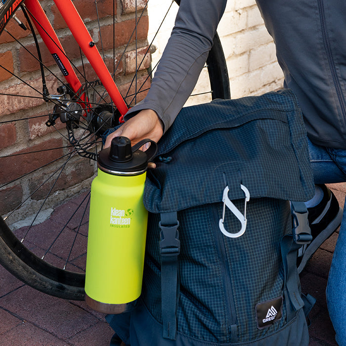 tkwide-chug-cap-o4 K32TKWSSL-JP-Bottle-Biking-Chug-Cap-lifestyle.jpg