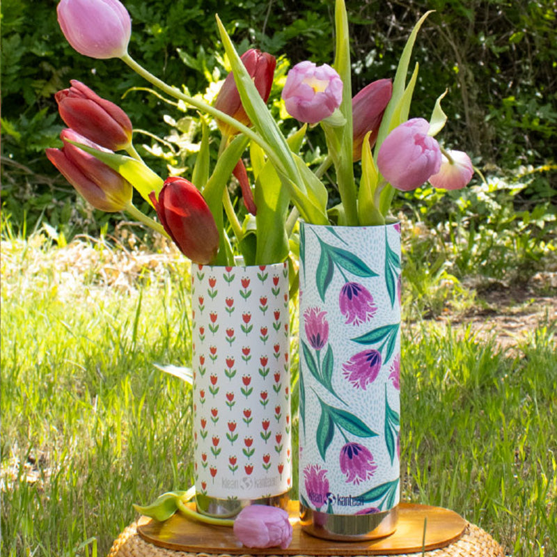 16oz-tkwide-with-cafe-red-tulips-f6 bottles_seasonal_spring_flowers_2_square.jpg