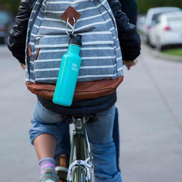 steel-s-biner-3-q7 carabiner_steel_bike_bottle_lifestyle_aad884ec-06dd-4afd-b53f-dc050c154435.jpg