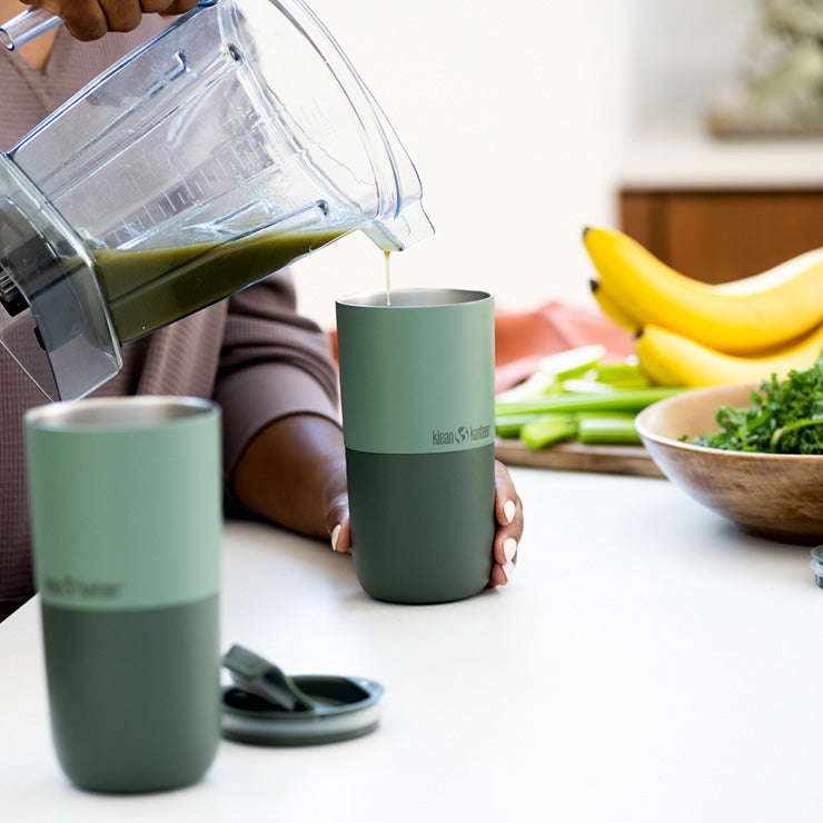 smoothie-set-q9 smoothie_kit_rise_tumbler_smoothie_pour.jpg