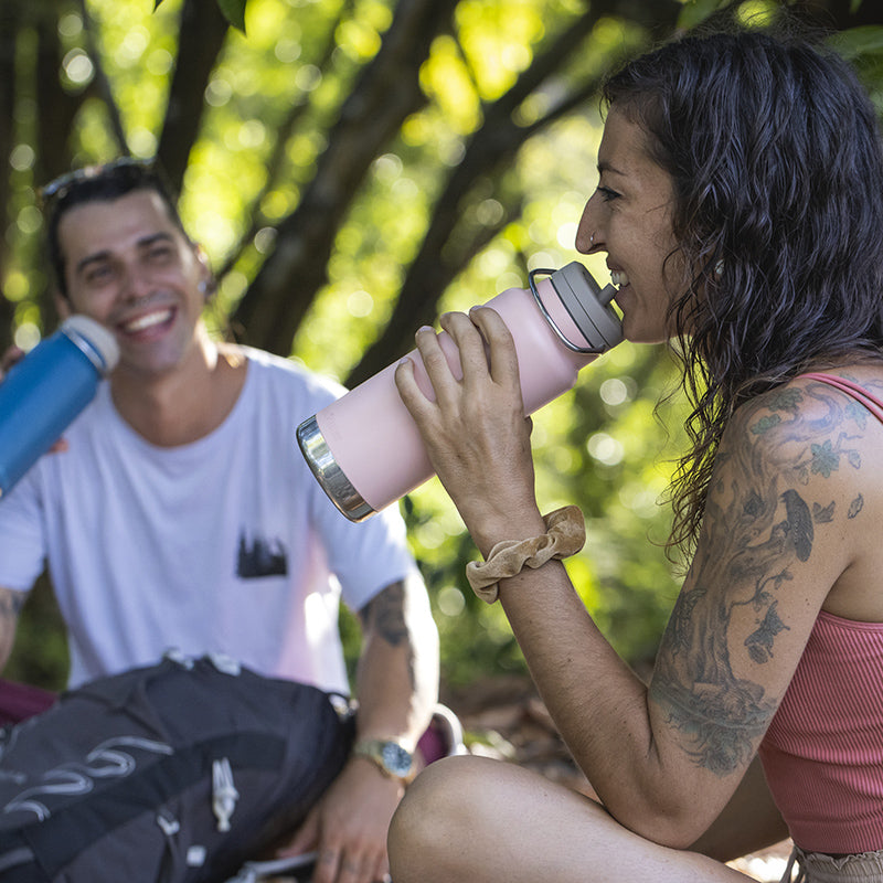 32oz-tkwide-with-twist-cap-q7 tkwide_32oz_insulated_bottle_twist_costarica_couple_drink_square.jpg
