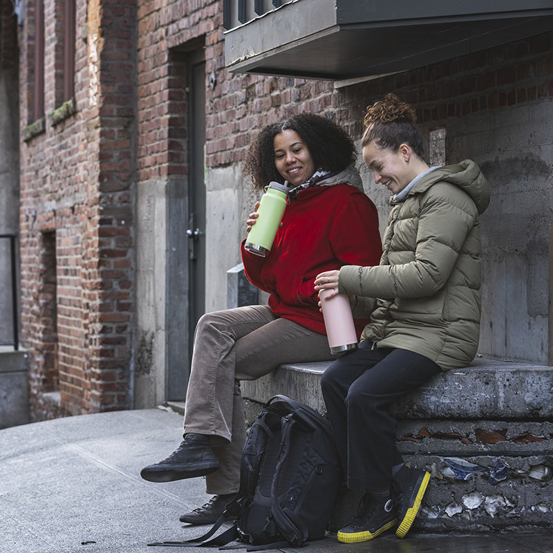32oz-tkwide-with-twist-cap-q7 tkwide_32oz_insulated_bottle_twist_girls_city_winter_square.jpg